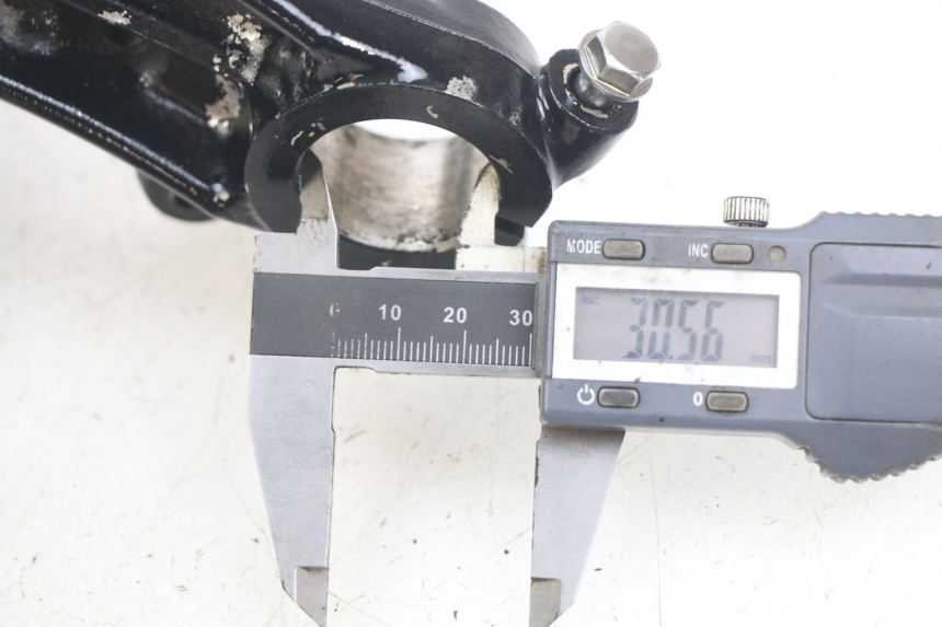 photo de Górna obejma widelca HONDA CM 125 (1983 - 2003) - Szczegół części