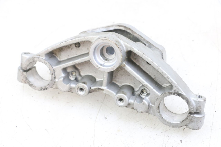 photo de Górna obejma widelca HYOSUNG GF 125 (2001 - 2005) - Inny kąt widzenia