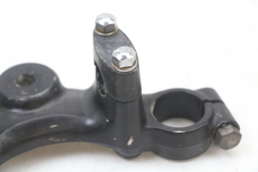 photo de Górna obejma widelca SUZUKI GN 125 (1997 - 2000) - Punkty mocowania