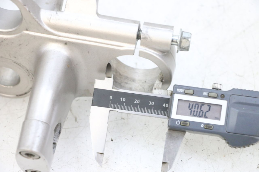 photo de Górna głowica widelca SUZUKI GSF N BANDIT 600 (1996 - 1999) - Szczegół części