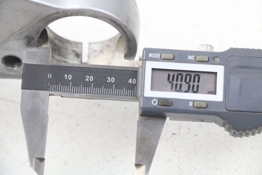 photo de Górna obejma widelca SUZUKI GSX-F GSXF 600 (1998 - 2004) - Szczegół części