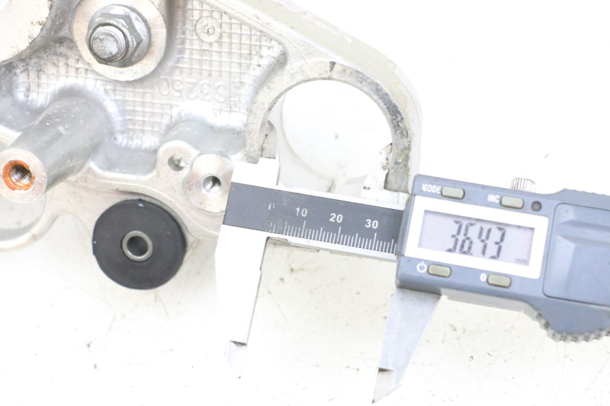 photo de Górna obejma widelca SUZUKI GZ MARAUDER 125 (1998 - 2004) - Szczegół części