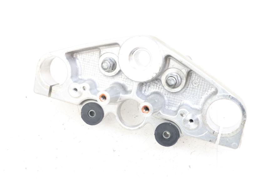 photo de Górna obejma widelca SUZUKI GZ MARAUDER 125 (1998 - 2004) - Zoom stanu zużycia