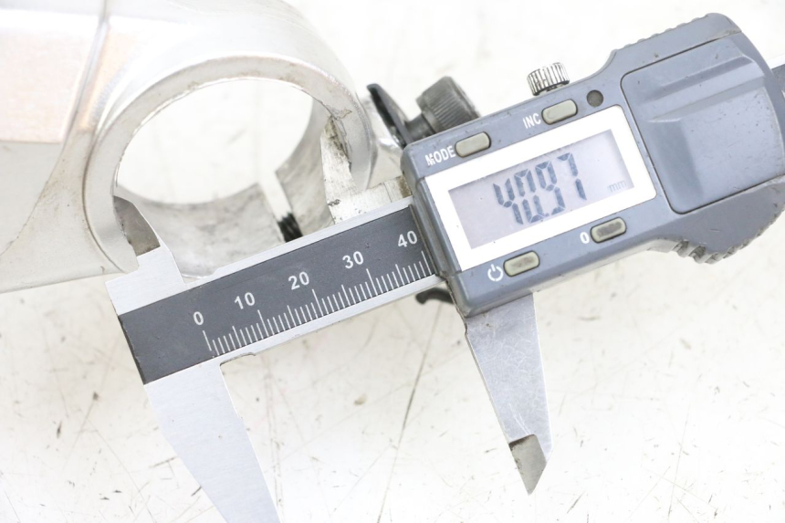 photo de Górna obejma widelca HONDA CBR F 1000 (1993 - 1996) - Szczegół części