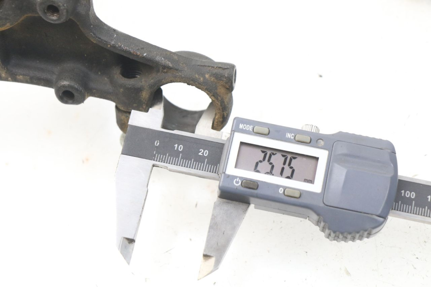 photo de Górna obejma widelca SUZUKI JR 80 (2001 - 2006) - Inny kąt widzenia