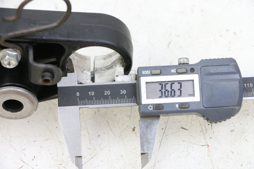 photo de Górna obejma widelca KEEWAY K-LIGHT KLIGHT 125 (2018 - 2025) - Inny kąt widzenia