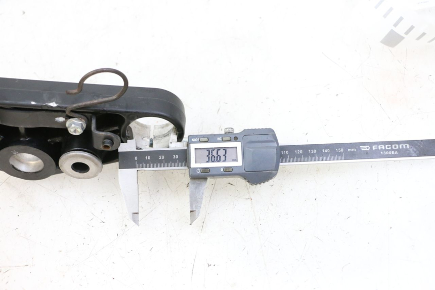 photo de Górna obejma widelca KEEWAY K-LIGHT KLIGHT 125 (2018 - 2025) - Zbliżenie techniczne