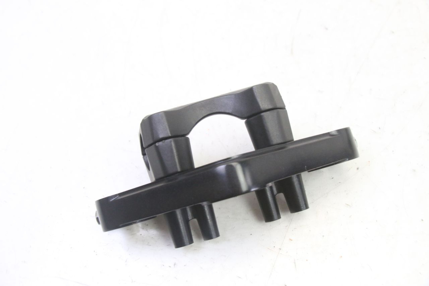 photo de Górna obejma widelca KIDEN KD125-G 125 (2018 - 2022) - Inny kąt widzenia