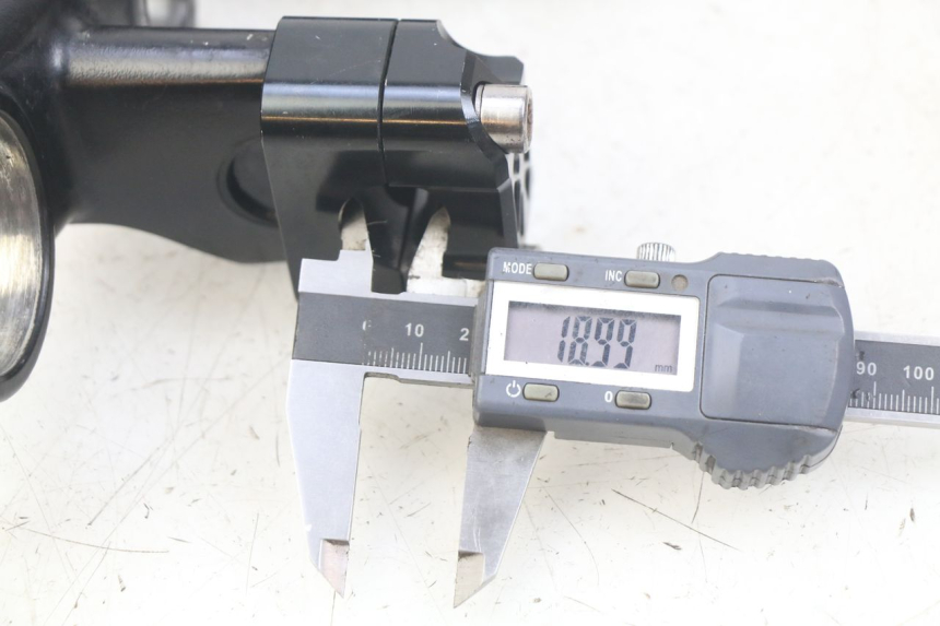 photo de Górna głowica widelca KAWASAKI KX 85 (2001 - 2013) - Zoom stanu zużycia