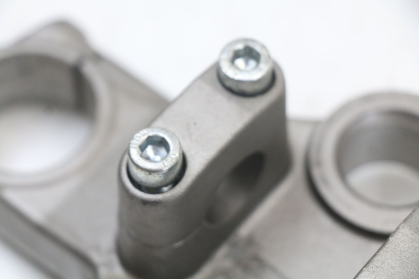 photo de Górna obejma widelca RIEJU MRT 50 (2018 - 2021) - Inny kąt widzenia