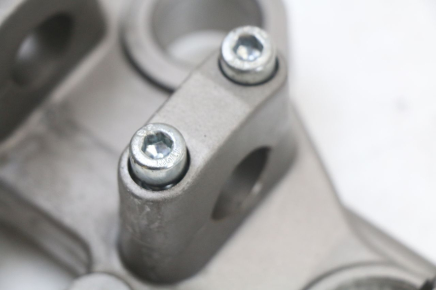 photo de Górna obejma widelca RIEJU MRT 50 (2018 - 2021) - Zbliżenie techniczne