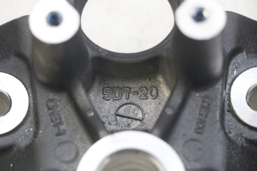 photo de Górna obejma widelca YAMAHA MT ABS 125 (2014 - 2018) - Inny kąt widzenia