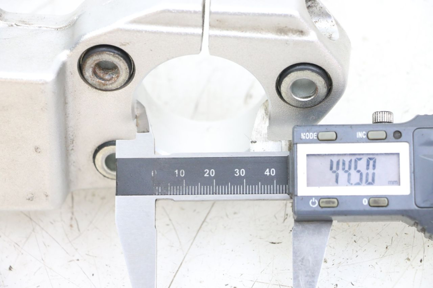 photo de Górna głowica widelca MOTO GUZZI NORGE 8V GT 1200 (2011 - 2016) - Szczegół części