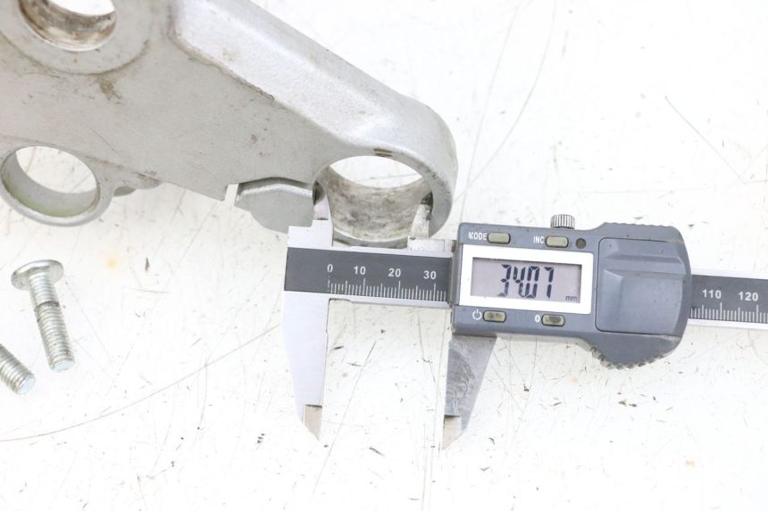 photo de Górna obejma widelca HONDA NSR R 125 (1994 - 2003) - Zoom stanu zużycia