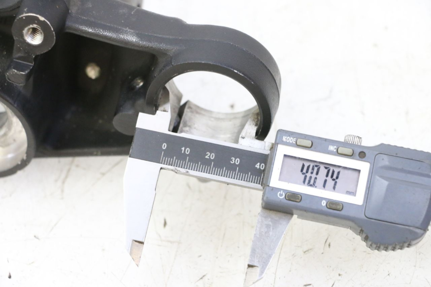 photo de Górna obejma widelca HONDA NTV DEAUVILLE 650 (2001 - 2006) - Szczegół części