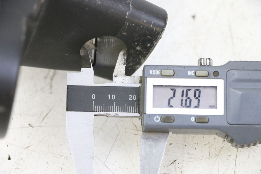 photo de Górna obejma widelca HONDA NTV DEAUVILLE 650 (2001 - 2006) - Zoom stanu zużycia