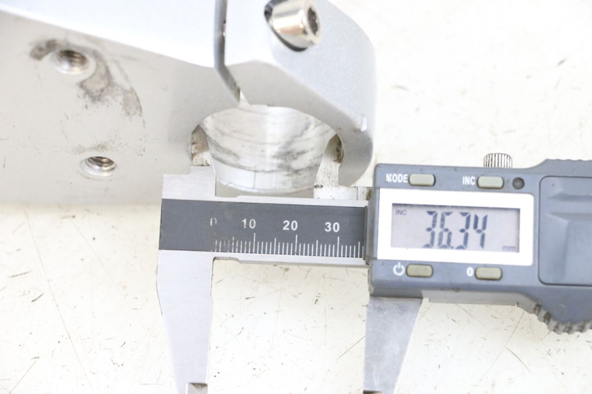 photo de Górna obejma widelca ASTOR ORCAL 125 (2015 - 2017) - Szczegół części