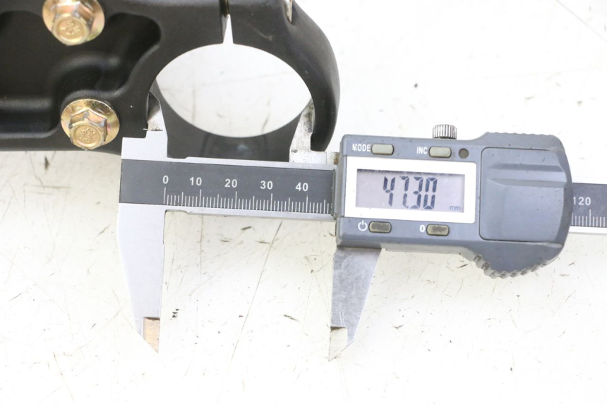 photo de Górna obejma widelca APOLLO RFZ 150 - Szczegół części