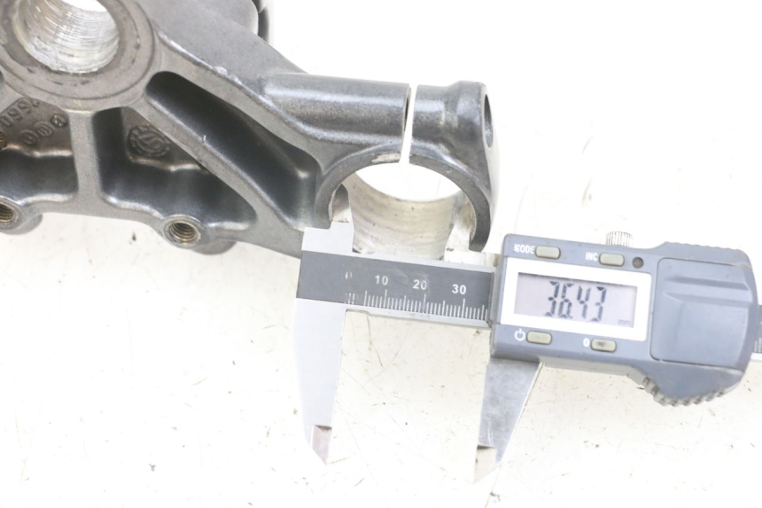 photo de Górna głowica widelca DERBI SENDA SM X-TREME 50 (2006 - 2010) - Szczegół części