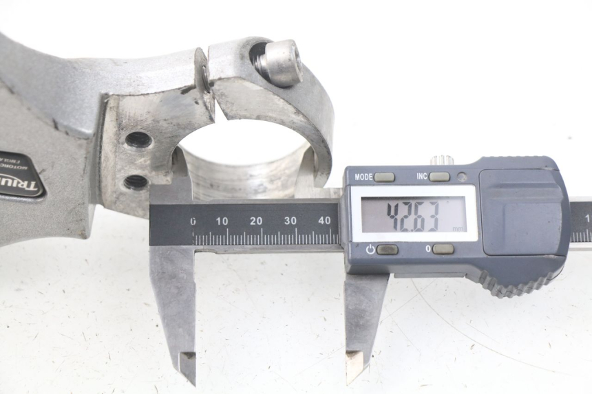 photo de Górna obejma widelca TRIUMPH SPRINT ST ABS 1050 (2005 - 2007) - Inny kąt widzenia