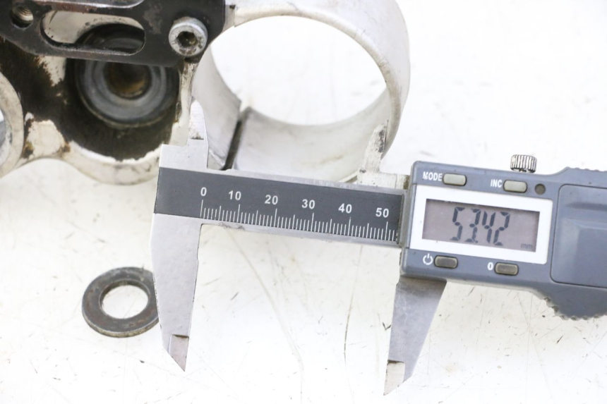 photo de Górna obejma widelca KTM SUPERENDURO R 950 (2005 - 2009) - Zoom stanu zużycia