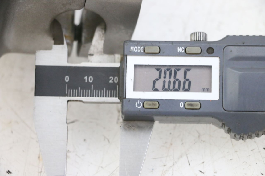 photo de Górna obejma widelca YAMAHA TDR DELTABOX 125 (1997 - 2003) - Szczegół części