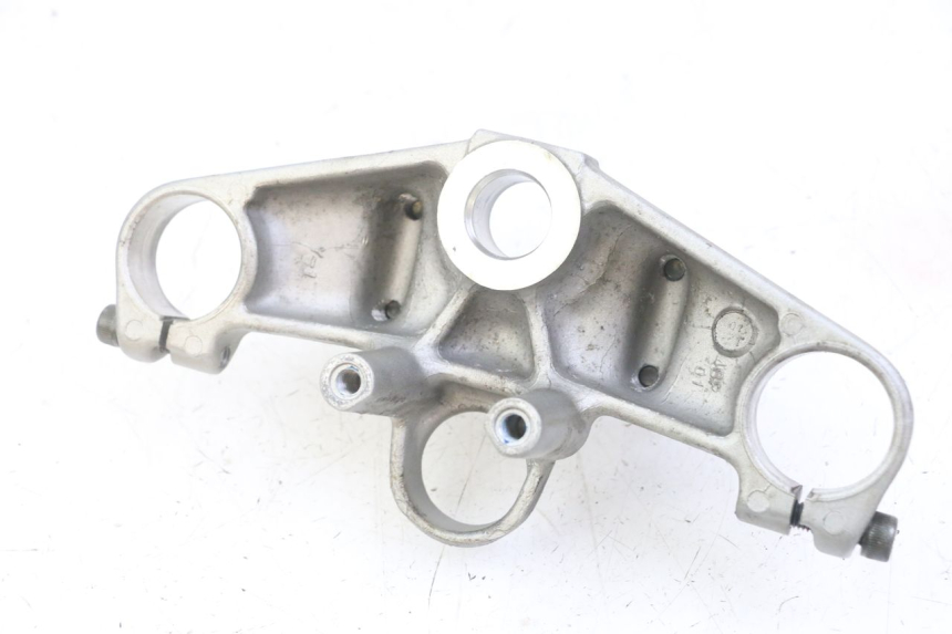 photo de Górna obejma widelca YAMAHA TDR DELTABOX 125 (1997 - 2003) - Zbliżenie techniczne