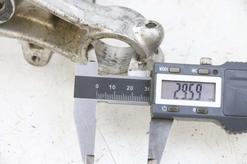 photo de Górna obejma widelca YAMAHA TTR 125 (2000 - 2020) - Zoom stanu zużycia