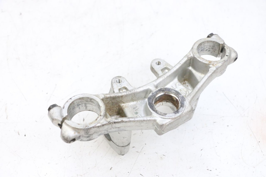 photo de Górna obejma widelca YAMAHA TTR 125 (2000 - 2020) - Zbliżenie techniczne