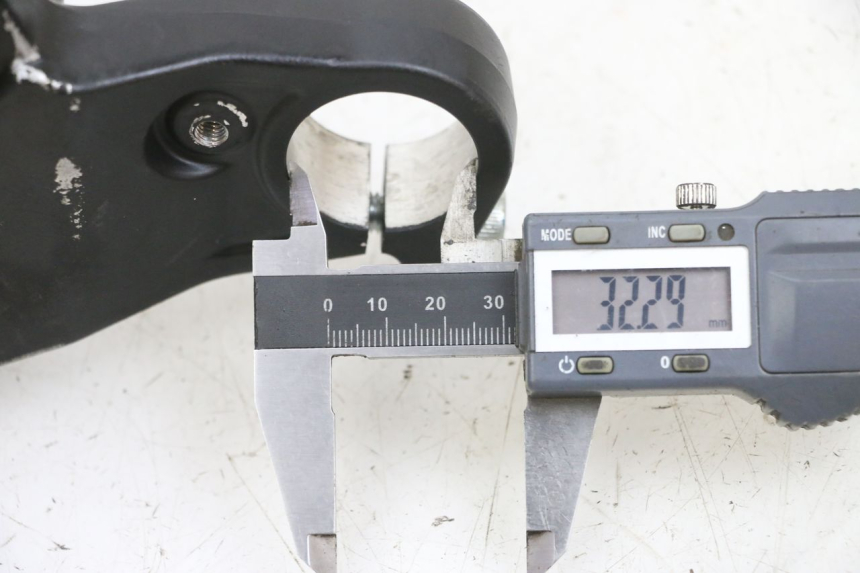 photo de Górna obejma widelca YAMAHA TZR 50 (2008 - 2016) - Szczegół części