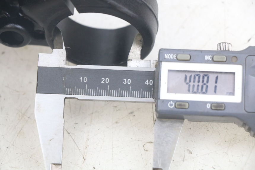 photo de Górna obejma widelca MOTRAC URBAN 4T 50 (2016 - 2024) - Szczegół części