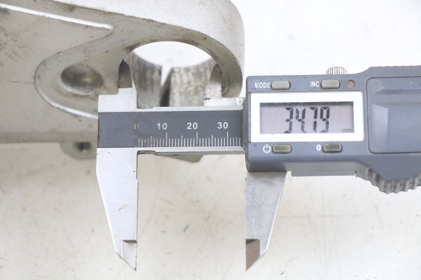 photo de Górna obejma widelca DAELIM VJ ROADWIN FI 125 (2008 - 2017) - Szczegół części