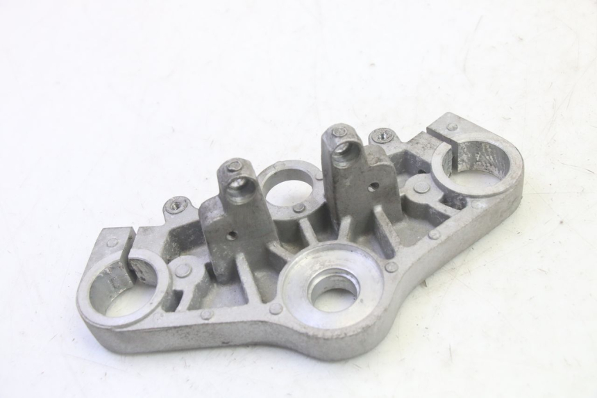 photo de Górna obejma widelca DAELIM VJ ROADWIN FI 125 (2008 - 2017) - Zbliżenie techniczne