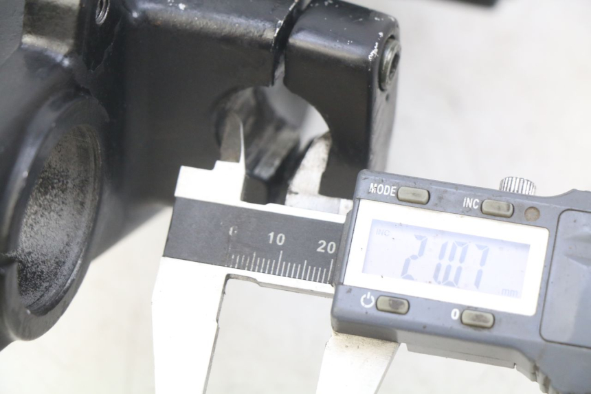 photo de Górna obejma widelca SYM WOLF SB 125 (2011 - 2018) - Szczegół części