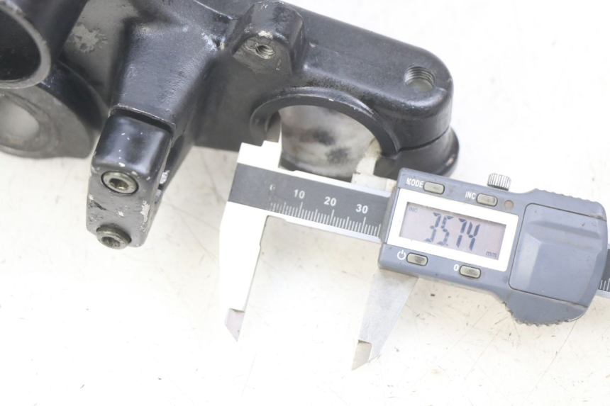 photo de Górna obejma widelca SYM WOLF SB 125 (2011 - 2018) - Zoom stanu zużycia