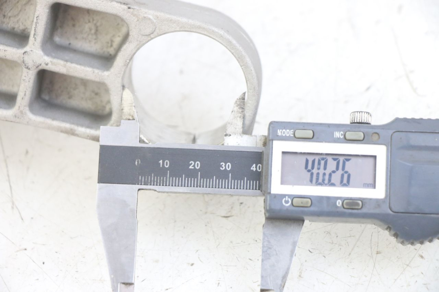 photo de Górna obejma widelca KYMCO X-CITING XCITING 400 (2014 - 2018) - Zoom stanu zużycia