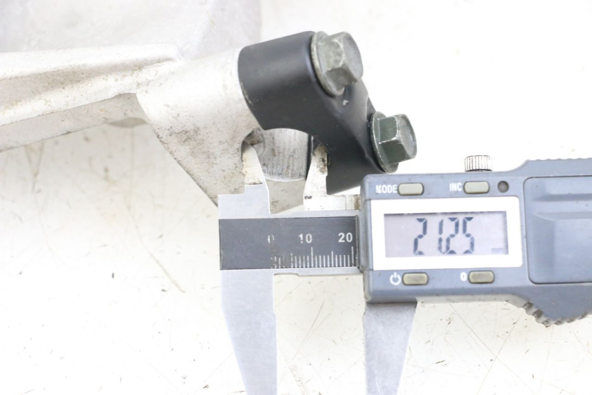 photo de Górna obejma widelca KYMCO XCITING 250 (2006 - 2009) - Zoom stanu zużycia