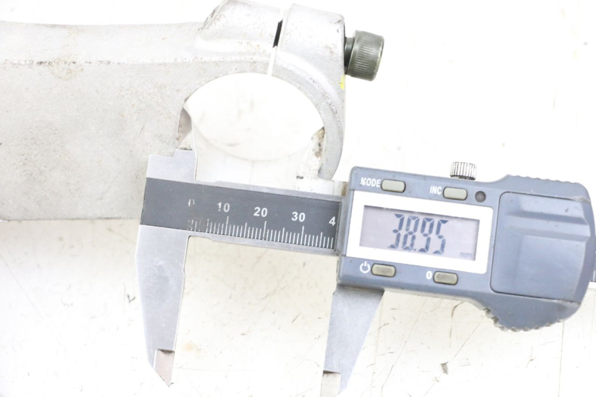 photo de Górna obejma widelca KYMCO XCITING 250 (2006 - 2009) - Inny kąt widzenia