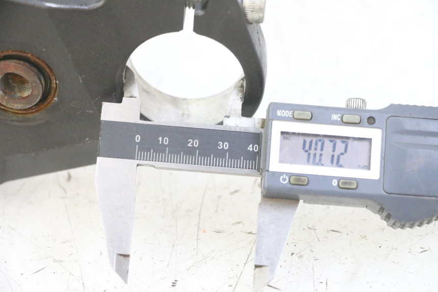 photo de Górna obejma widelca YAMAHA XJ6 ABS 600 (2008 - 2016) - Zbliżenie techniczne