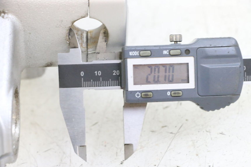 photo de Górna głowica widelca HONDA XLV VARADERO 125 (2000 - 2006) - Szczegół części