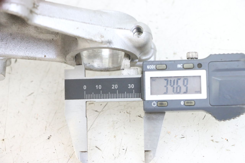 photo de Górna głowica widelca HONDA XLV VARADERO 125 (2000 - 2006) - Zoom stanu zużycia