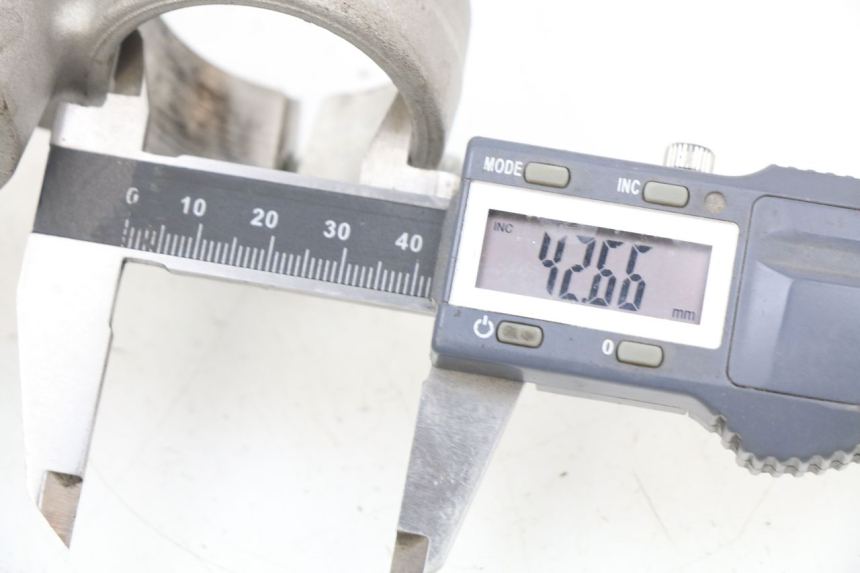 photo de Górna obejma widelca YAMAHA XP T-MAX TMAX ABS 530 (2012 - 2015) - Zbliżenie techniczne