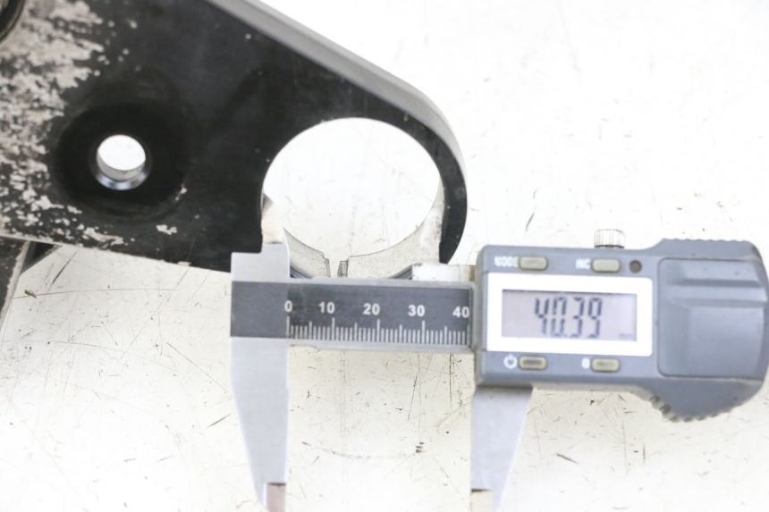 photo de Górna obejma widelca YAMAHA FZS FAZER 600 (2001 - 2003) - Szczegół części