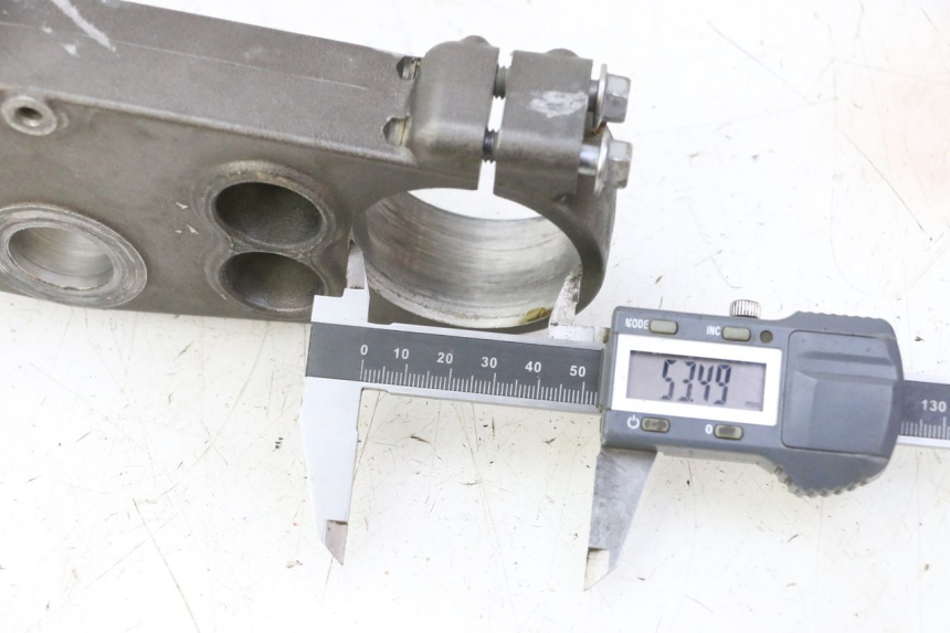 photo de Górna obejma widelca YAMAHA YZ-F YZF 250 (2014 - 2018) - Szczegół części