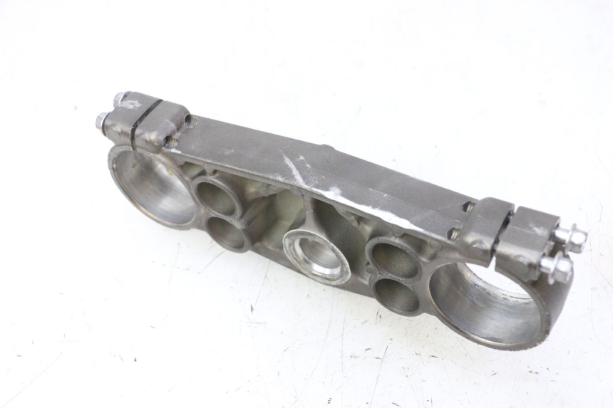 photo de Górna obejma widelca YAMAHA YZ-F YZF 250 (2014 - 2018) - Zoom stanu zużycia