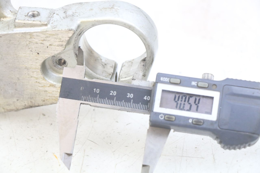 photo de Górna obejma widelca YAMAHA YZF R THUNDERCAT 600 (1996 - 2003) - Szczegół części