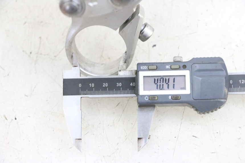 photo de Górna obejma widelca KAWASAKI ZR 7 750 (1999 - 2004) - Szczegół części