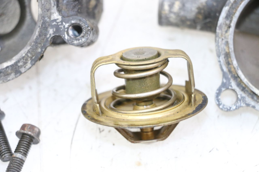 photo de TERMOSTAT KAWASAKI GTR 1000 (1994 - 2004) - Zbliżenie techniczne