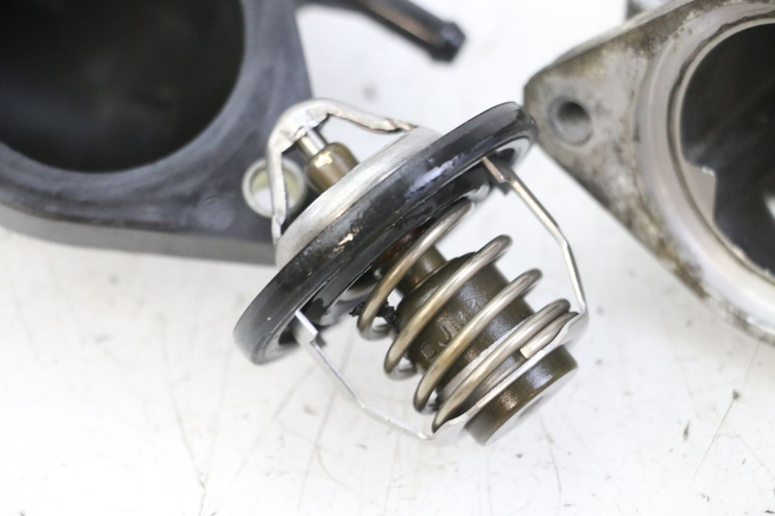 photo de TERMOSTAT SUZUKI GSX F GSXF 650 (2007 - 2015) - Szczegóły charakterystyczne