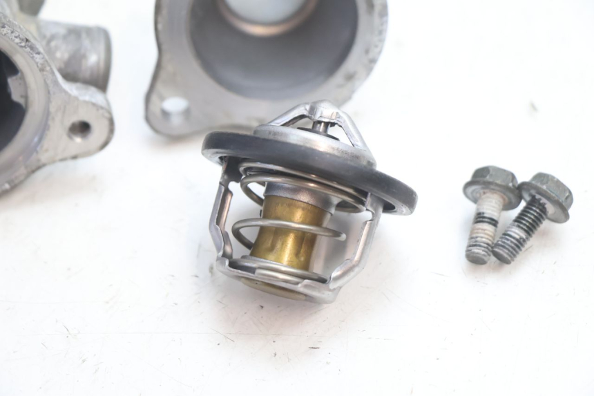 photo de TERMOSTAT SUZUKI SV S 650 (2003 - 2009) - Inny kąt widzenia
